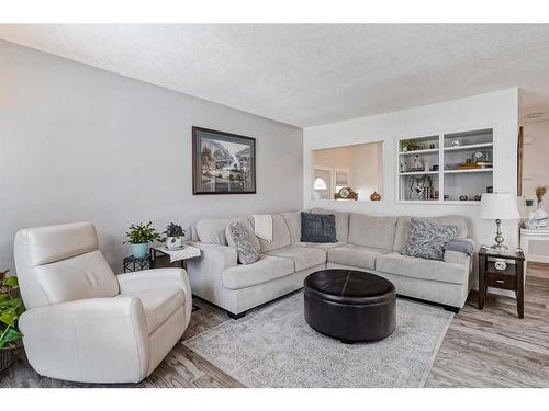 164 Falchurch Road Ne, Calgary, AB - Indoor Photo Showing Living Room