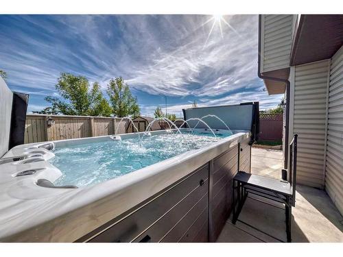 182 Panatella Circle Nw, Calgary, AB - Outdoor