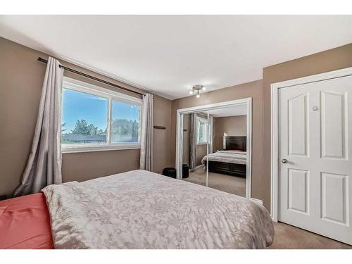 1131 Ranchlands Boulevard Nw, Calgary, AB - Indoor Photo Showing Bedroom