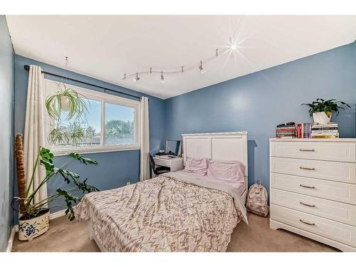 1131 Ranchlands Boulevard Nw, Calgary, AB - Indoor Photo Showing Bedroom