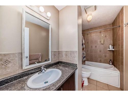 1131 Ranchlands Boulevard Nw, Calgary, AB - Indoor Photo Showing Bathroom