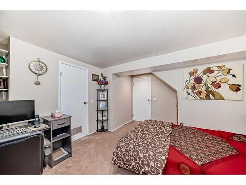 1131 Ranchlands Boulevard Nw, Calgary, AB - Indoor Photo Showing Other Room