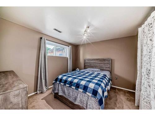 1131 Ranchlands Boulevard Nw, Calgary, AB - Indoor Photo Showing Bedroom