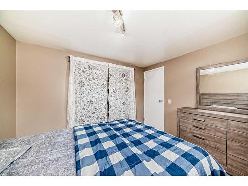 1131 Ranchlands Boulevard Nw, Calgary, AB - Indoor Photo Showing Bedroom