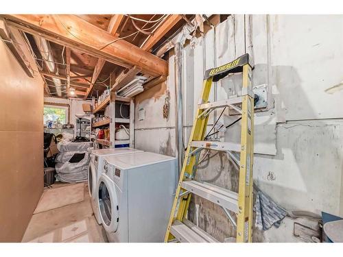 1131 Ranchlands Boulevard Nw, Calgary, AB - Indoor Photo Showing Laundry Room