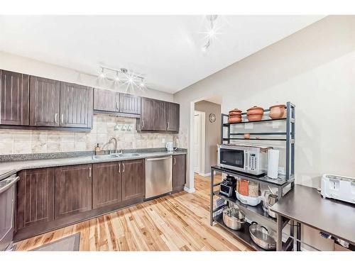 1131 Ranchlands Boulevard Nw, Calgary, AB - Indoor Photo Showing Kitchen