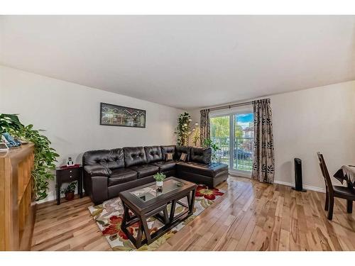 1131 Ranchlands Boulevard Nw, Calgary, AB - Indoor Photo Showing Living Room