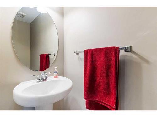 3007 Windsong Boulevard Sw, Airdrie, AB - Indoor Photo Showing Bathroom