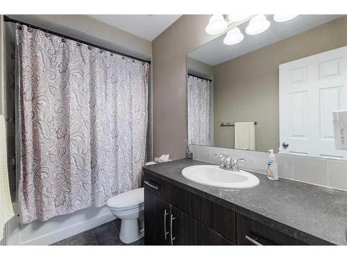 3007 Windsong Boulevard Sw, Airdrie, AB - Indoor Photo Showing Bathroom