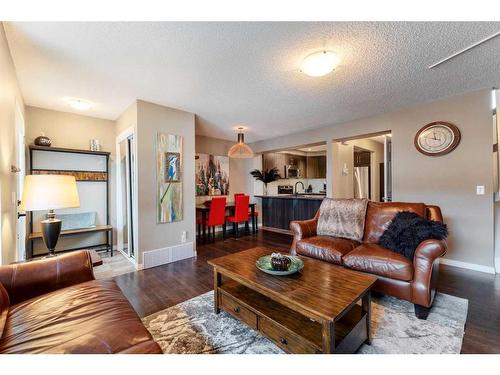 3007 Windsong Boulevard Sw, Airdrie, AB - Indoor Photo Showing Living Room