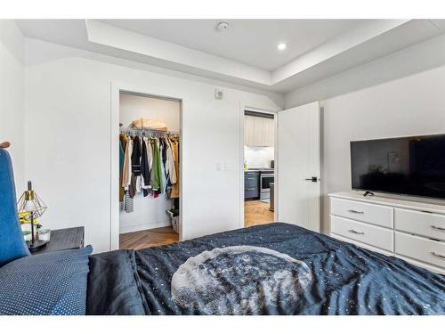 212-4275 Norford Avenue Nw, Calgary, AB - Indoor Photo Showing Bedroom