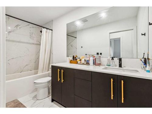 212-4275 Norford Avenue Nw, Calgary, AB - Indoor Photo Showing Bathroom