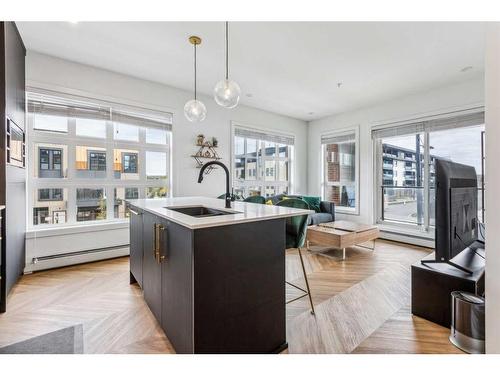 212-4275 Norford Avenue Nw, Calgary, AB - Indoor Photo Showing Kitchen