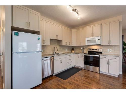 576-500 Harrison Court, Crossfield, AB - Indoor Photo Showing Kitchen