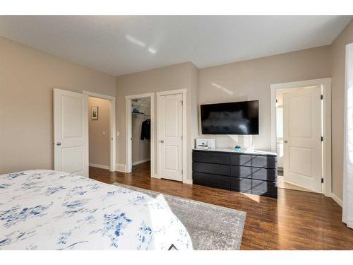 576-500 Harrison Court, Crossfield, AB - Indoor Photo Showing Bedroom