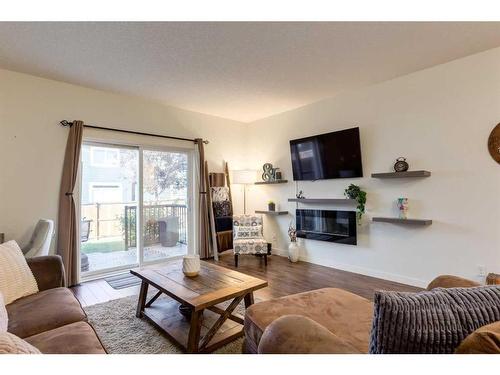 576-500 Harrison Court, Crossfield, AB - Indoor Photo Showing Living Room