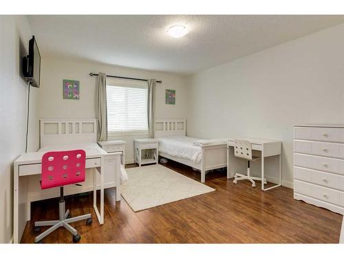 576-500 Harrison Court, Crossfield, AB - Indoor Photo Showing Bedroom