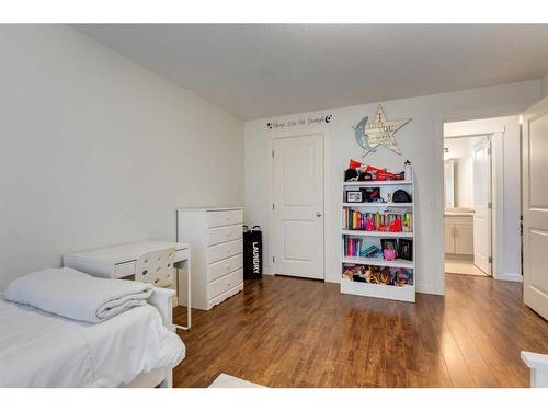 576-500 Harrison Court, Crossfield, AB - Indoor Photo Showing Bedroom