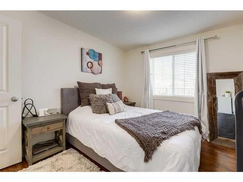 576-500 Harrison Court, Crossfield, AB - Indoor Photo Showing Bedroom