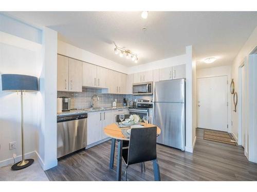 2317-4641 128 Avenue Ne, Calgary, AB - Indoor Photo Showing Kitchen