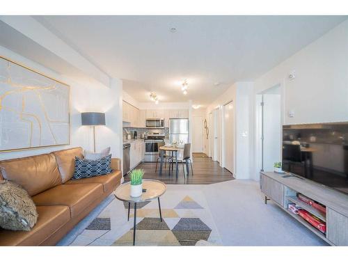 2317-4641 128 Avenue Ne, Calgary, AB - Indoor Photo Showing Living Room