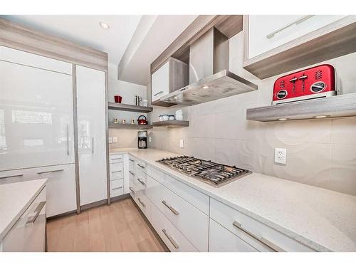 2007 1 Avenue Nw, Calgary, AB - Indoor Photo Showing Kitchen