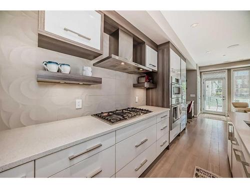 2007 1 Avenue Nw, Calgary, AB - Indoor Photo Showing Kitchen With Upgraded Kitchen