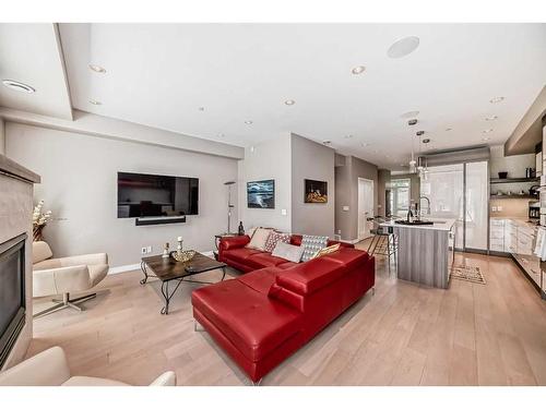 2007 1 Avenue Nw, Calgary, AB - Indoor Photo Showing Living Room