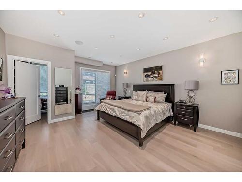 2007 1 Avenue Nw, Calgary, AB - Indoor Photo Showing Bedroom