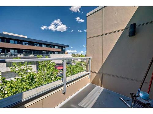 2007 1 Avenue Nw, Calgary, AB - Outdoor With Balcony With Exterior