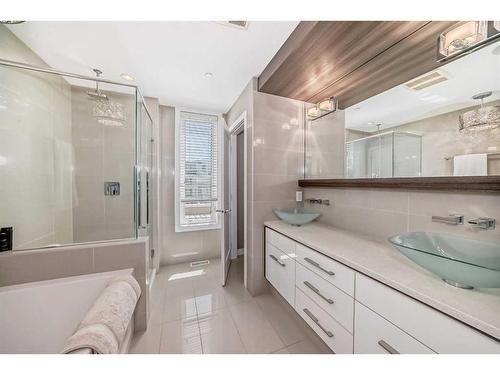 2007 1 Avenue Nw, Calgary, AB - Indoor Photo Showing Bathroom