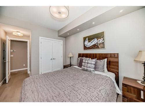 2007 1 Avenue Nw, Calgary, AB - Indoor Photo Showing Bedroom