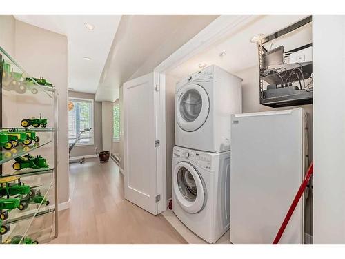 2007 1 Avenue Nw, Calgary, AB - Indoor Photo Showing Laundry Room