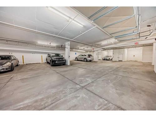 2007 1 Avenue Nw, Calgary, AB - Indoor Photo Showing Garage