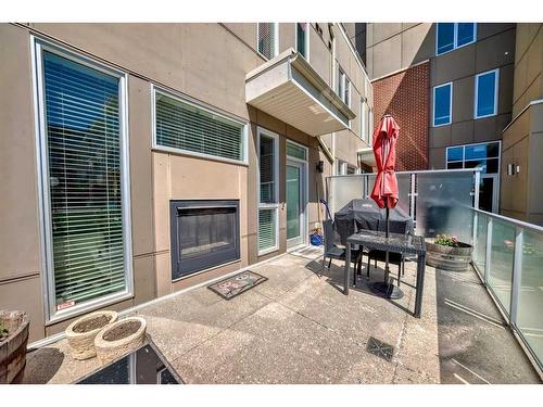 2007 1 Avenue Nw, Calgary, AB -  With Fireplace