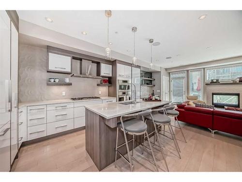 2007 1 Avenue Nw, Calgary, AB - Indoor Photo Showing Kitchen With Upgraded Kitchen