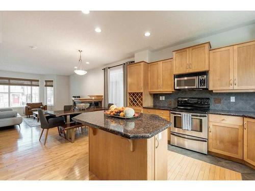 2805 4 Avenue Nw, Calgary, AB - Indoor Photo Showing Kitchen