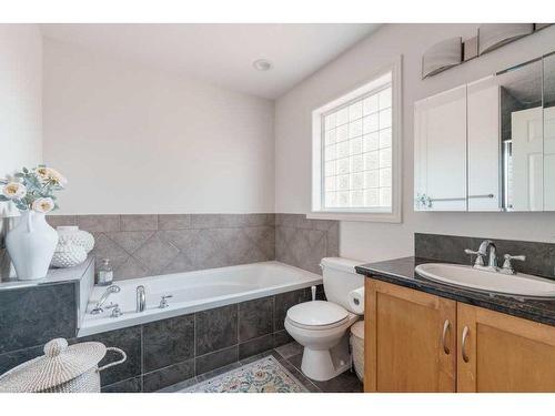 2805 4 Avenue Nw, Calgary, AB - Indoor Photo Showing Bathroom