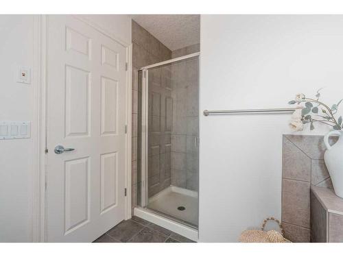 2805 4 Avenue Nw, Calgary, AB - Indoor Photo Showing Bathroom