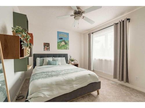 2805 4 Avenue Nw, Calgary, AB - Indoor Photo Showing Bedroom