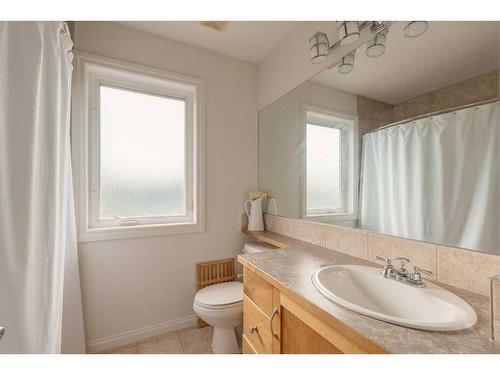 2805 4 Avenue Nw, Calgary, AB - Indoor Photo Showing Bathroom