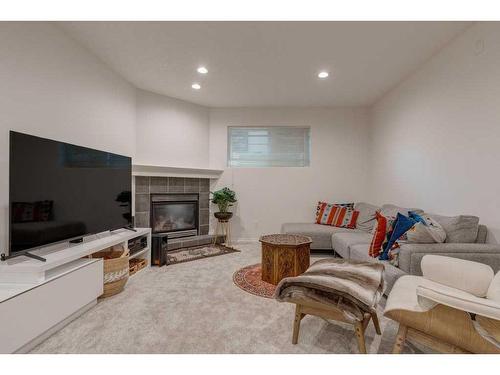 2805 4 Avenue Nw, Calgary, AB - Indoor Photo Showing Living Room With Fireplace