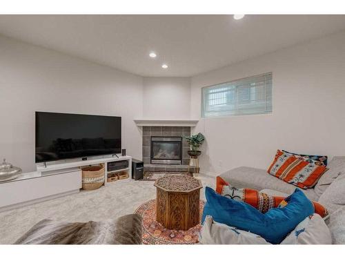 2805 4 Avenue Nw, Calgary, AB - Indoor Photo Showing Living Room With Fireplace