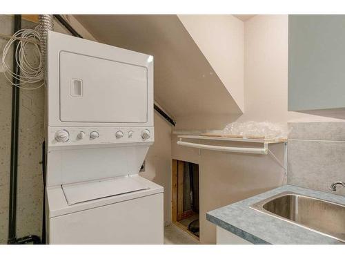 2805 4 Avenue Nw, Calgary, AB - Indoor Photo Showing Laundry Room