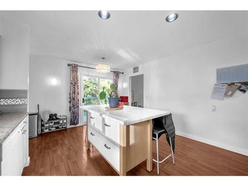 3323 Temple Way Ne, Calgary, AB - Indoor Photo Showing Kitchen