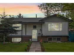 3323 Temple Way NE Calgary, AB T1Y 3B8