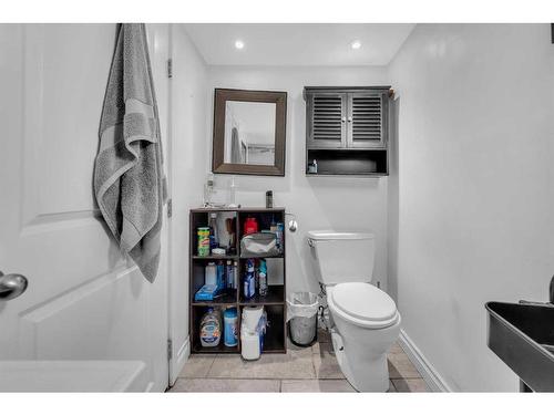 3323 Temple Way Ne, Calgary, AB - Indoor Photo Showing Bathroom