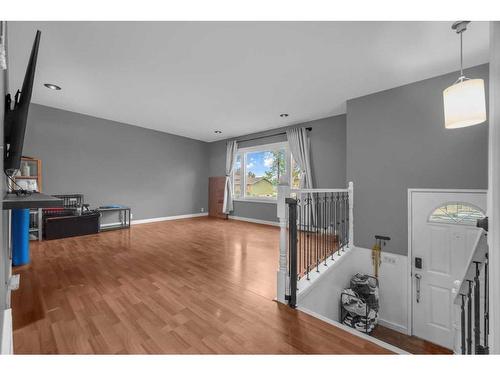 3323 Temple Way Ne, Calgary, AB - Indoor Photo Showing Other Room