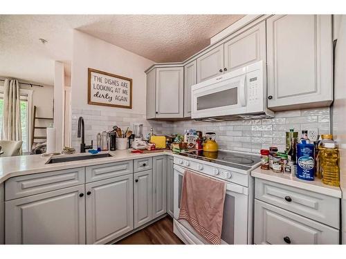 205-735 56 Avenue Sw, Calgary, AB - Indoor Photo Showing Kitchen