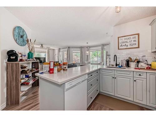 205-735 56 Avenue Sw, Calgary, AB - Indoor Photo Showing Kitchen